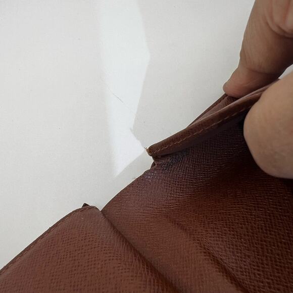 GUC Louis Vuitton Monogram Compact Wallet - Picture 8 of 8